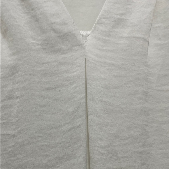 Vince Camuto White Flowy V Neck Sleeveless Blouse - Size XS - Picture 6 of 15
